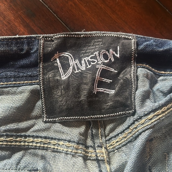 Distressed denim jeans - Picture 2 of 6